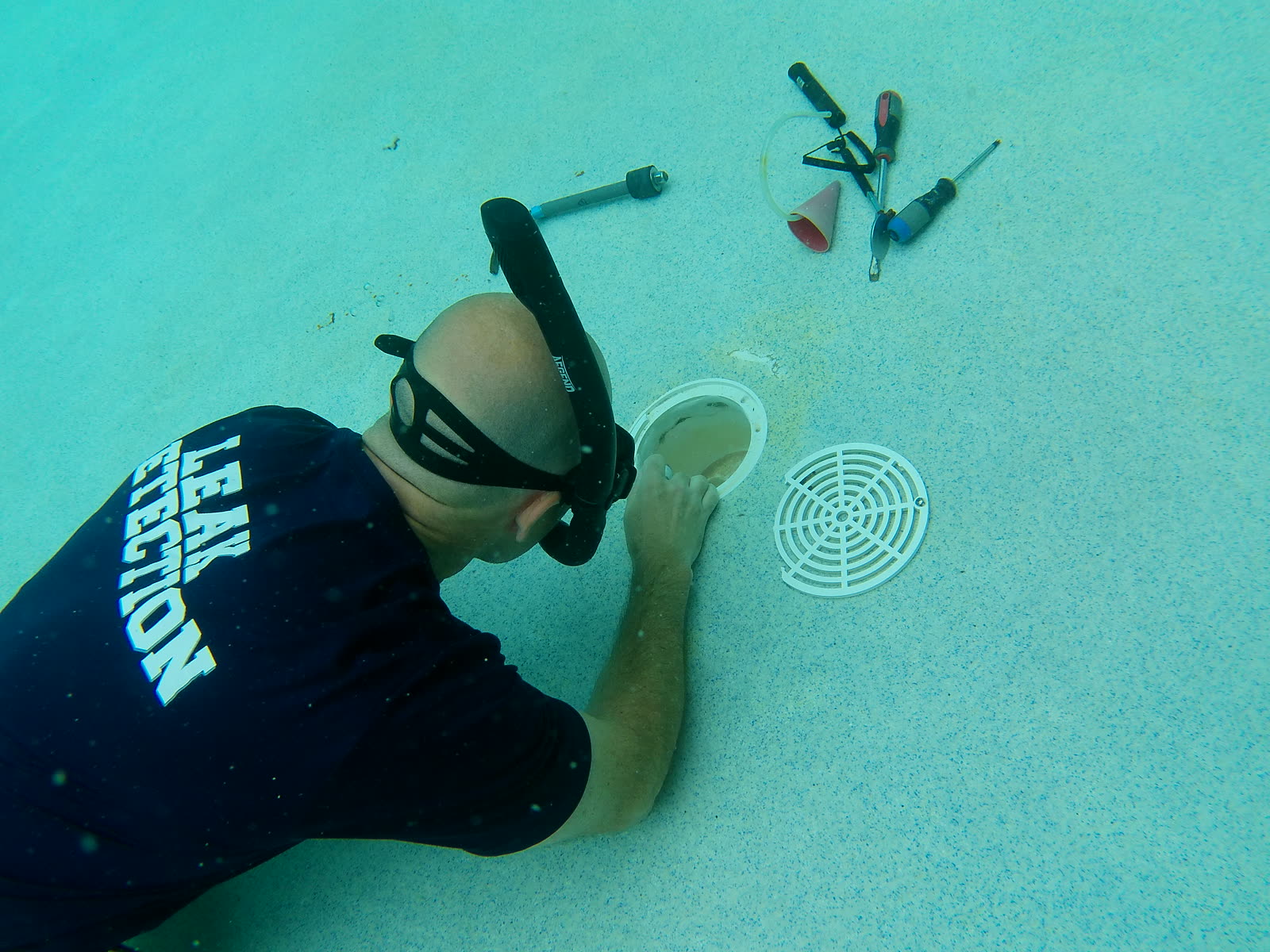 Tim from IDTheLeak.com inspecting a pool main drain underwater solo during the Ride-Along